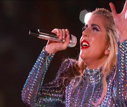 Lady Gaga Super Bowl 2017 esibizione memorabile seguita dall'annuncio del Word Tour: info e date italiane